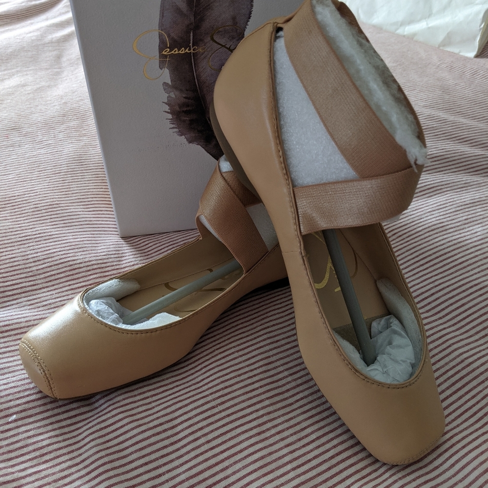Jessica Simpson mandalaye nude ballet flats